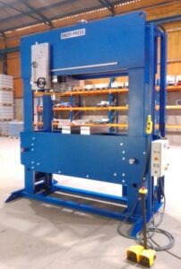 Hydraulic Press with 300 Tons Capacity