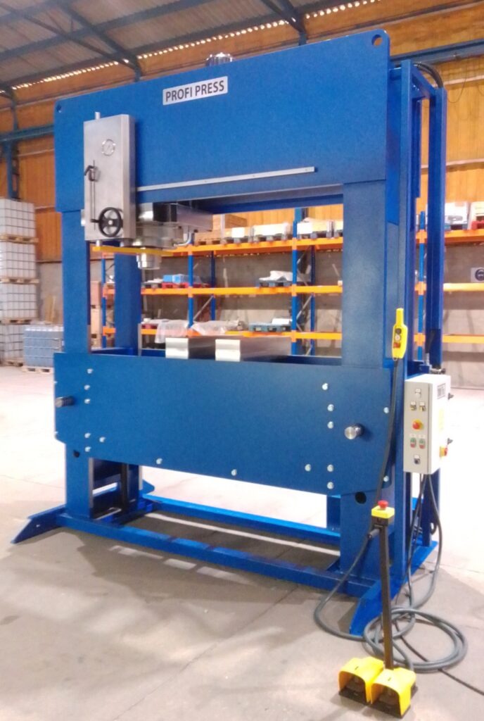 Hydraulic Press with 300 Tons Capacity