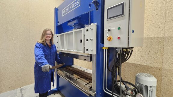 RHTC Heated Platen Press working with biobased materials