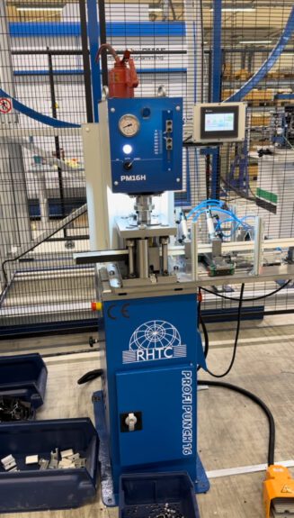 Automatisierter Profi Punch 16